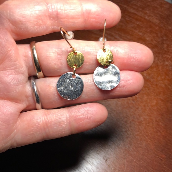 3/$25 NWT Super Cute Stainless Steel Two Tone Drop Earrings - Picture 1 of 3